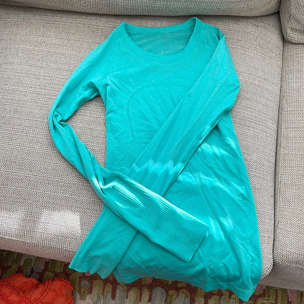 Mint Long sleeve lululemon shirt size 2